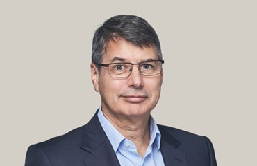Headshot of Rupert Bondy